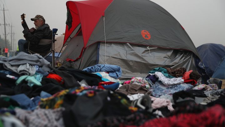 How Anarchists Helped Californian Fire Refugees in a Walmart Parking Lot