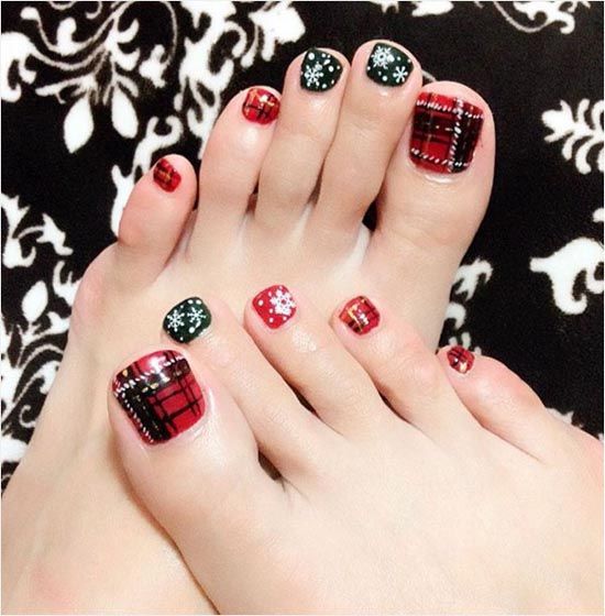 Photos of Festive Nail Art Masterpieces