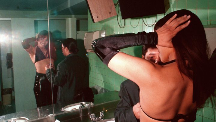 Gritty Photos of New York Nightlife in the Early 90s