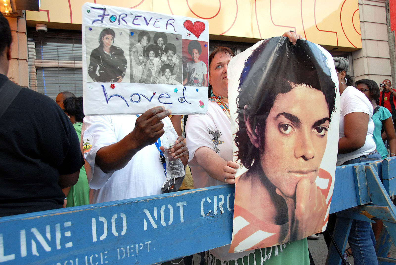 michael jackson funeral fans