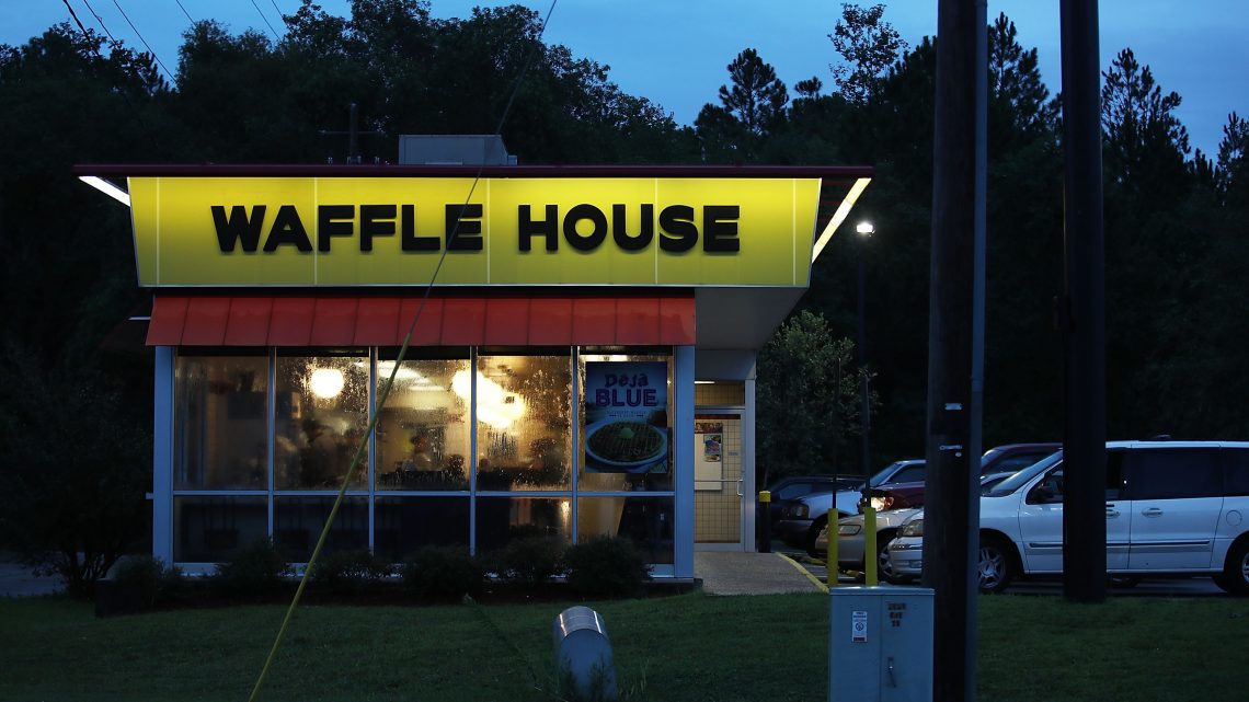 A Waffle House Had Just One Employee Working, So the Customers Stepped In
