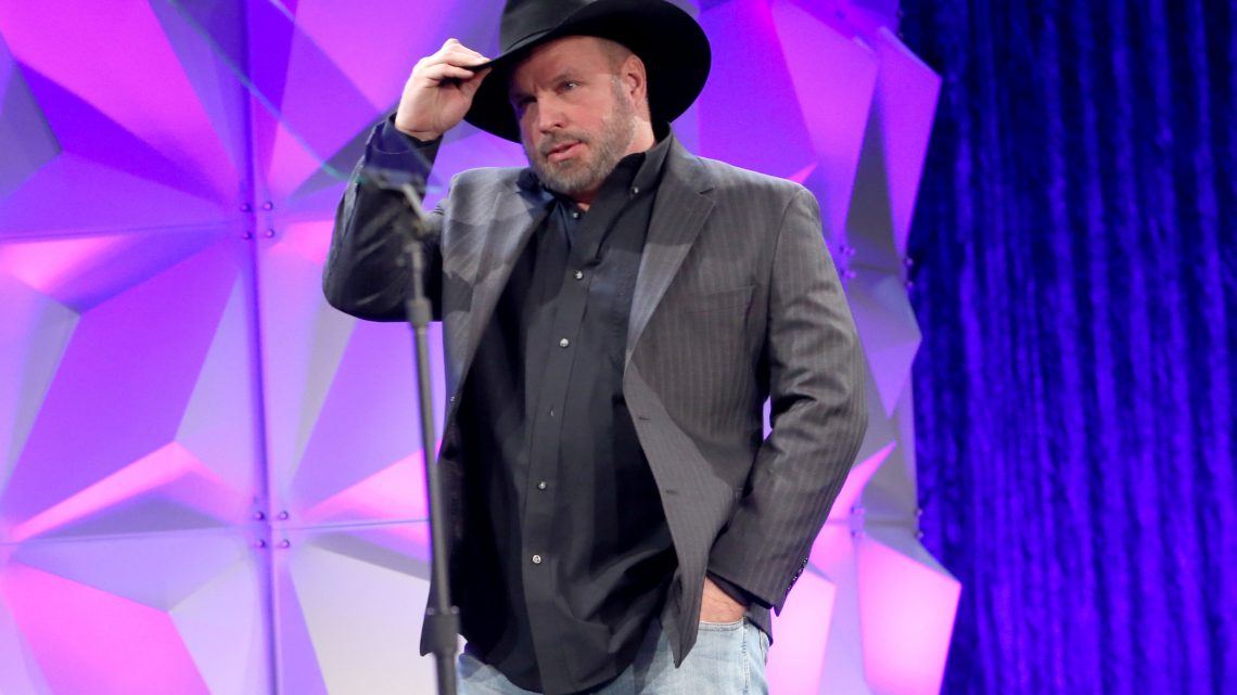 Garth Brooks Fans Freaked Out When They Thought He Endorsed Bernie Sanders