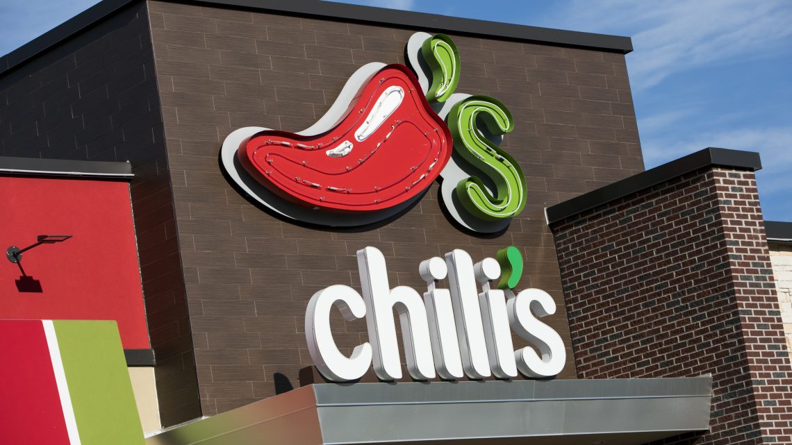 Family Caught on Video Attacking a Teen Chili’s Hostess for Enforcing COVID Rules